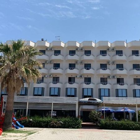 דורס Hotel Ferrara מראה חיצוני תמונה
