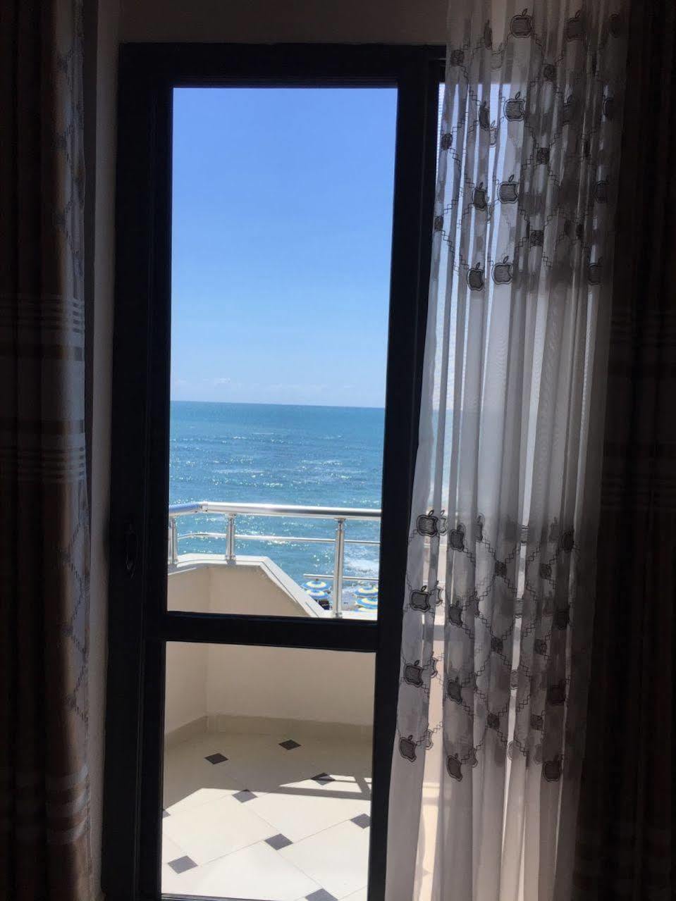 דורס Hotel Ferrara מראה חיצוני תמונה