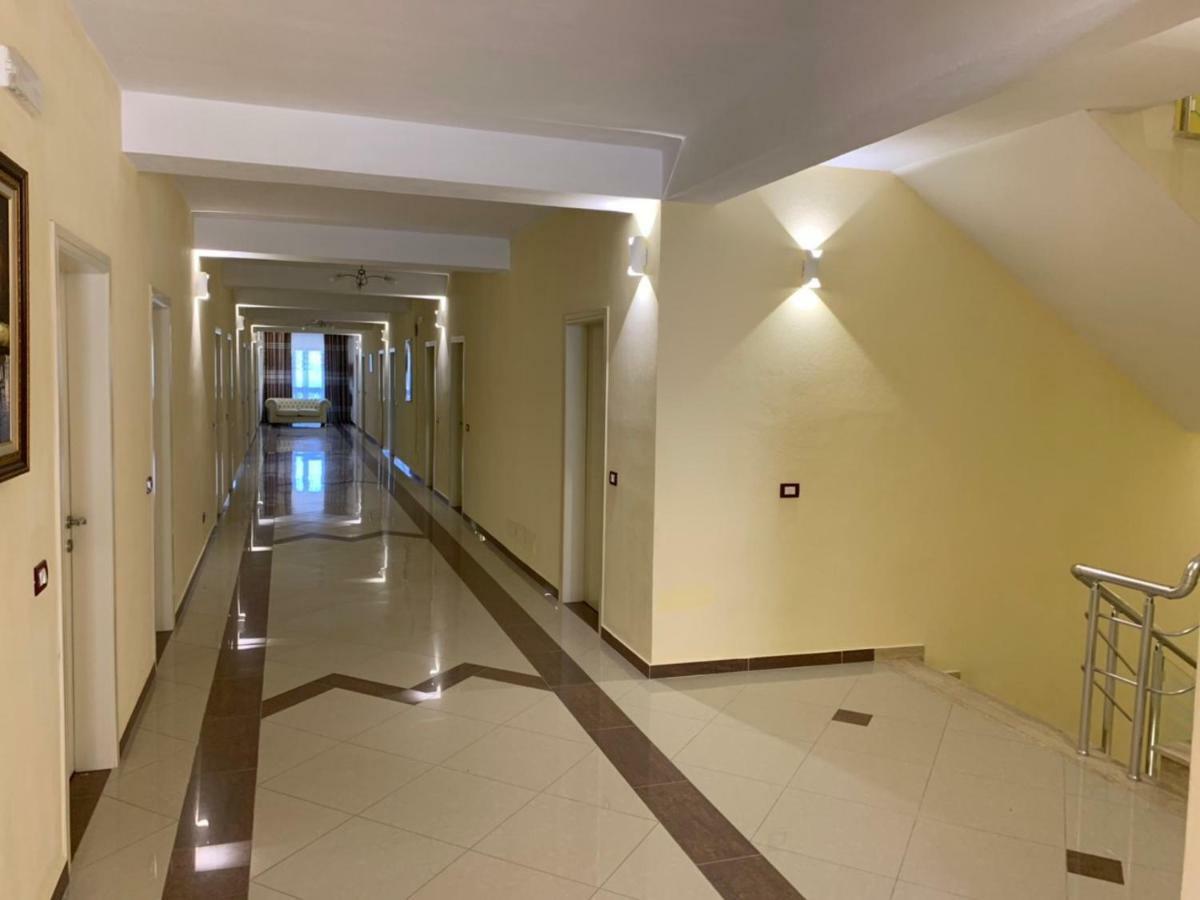 דורס Hotel Ferrara מראה חיצוני תמונה