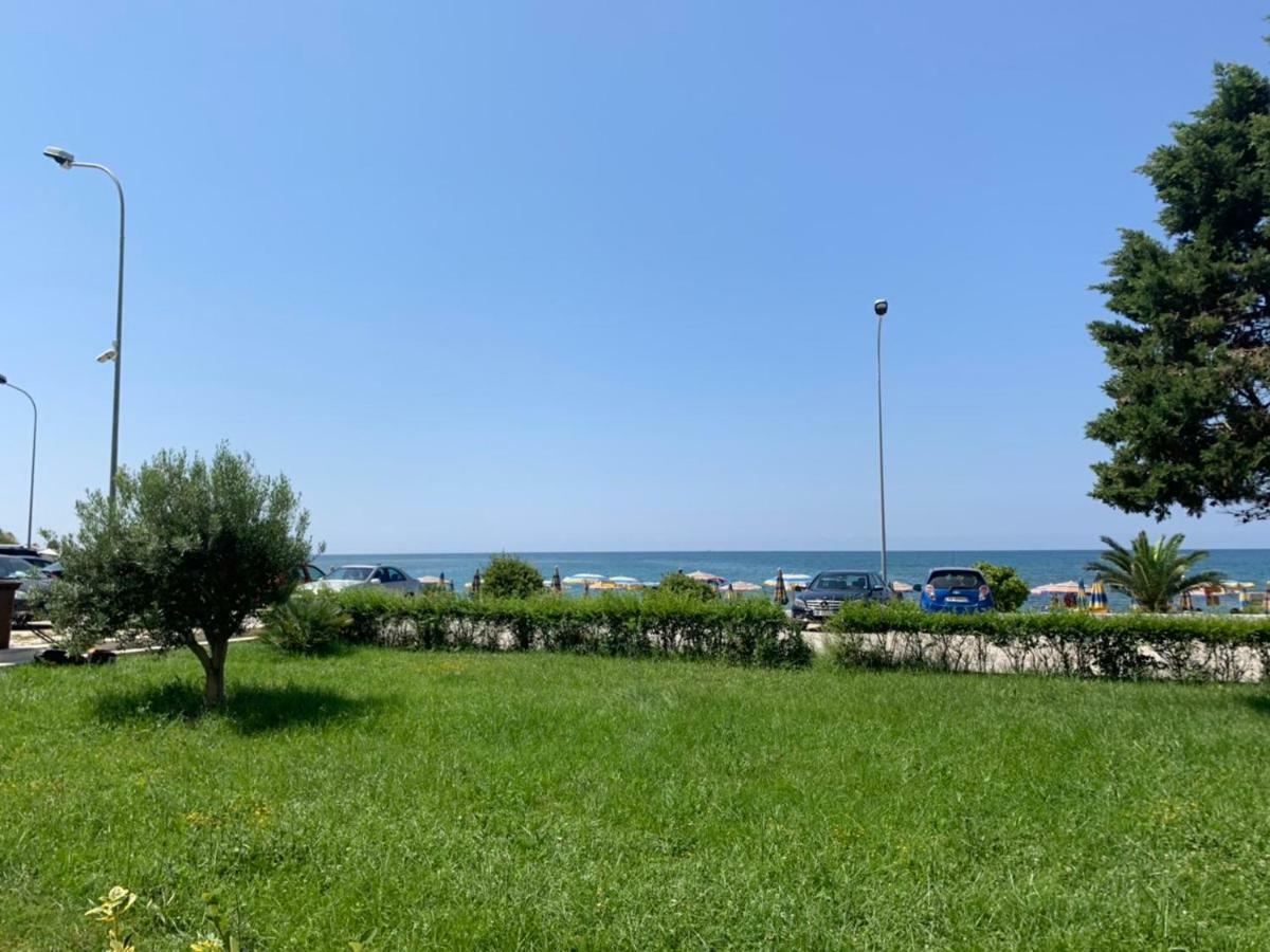 דורס Hotel Ferrara מראה חיצוני תמונה