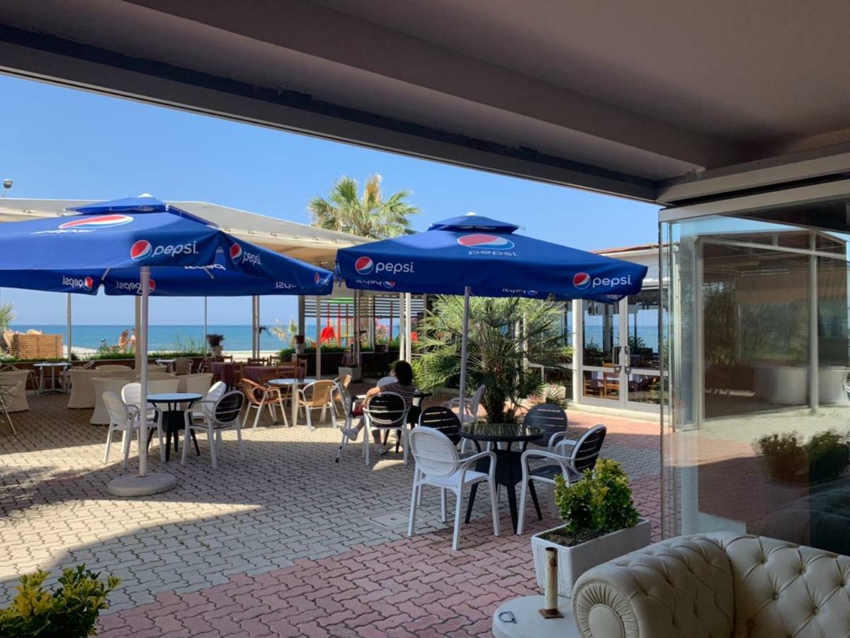 דורס Hotel Ferrara מראה חיצוני תמונה