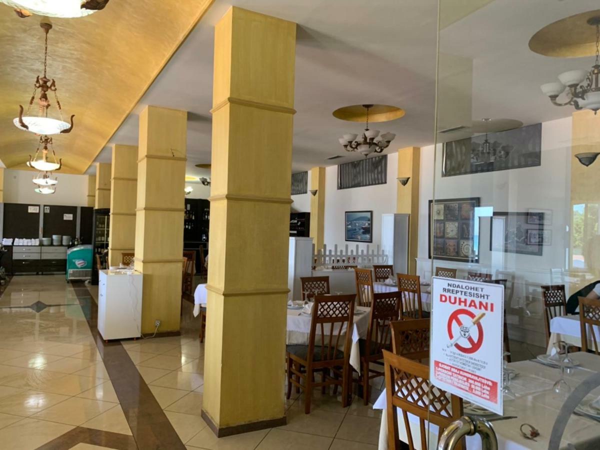 דורס Hotel Ferrara מראה חיצוני תמונה