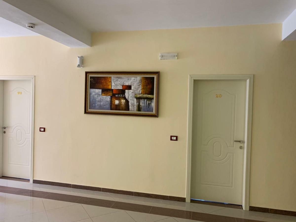 דורס Hotel Ferrara מראה חיצוני תמונה