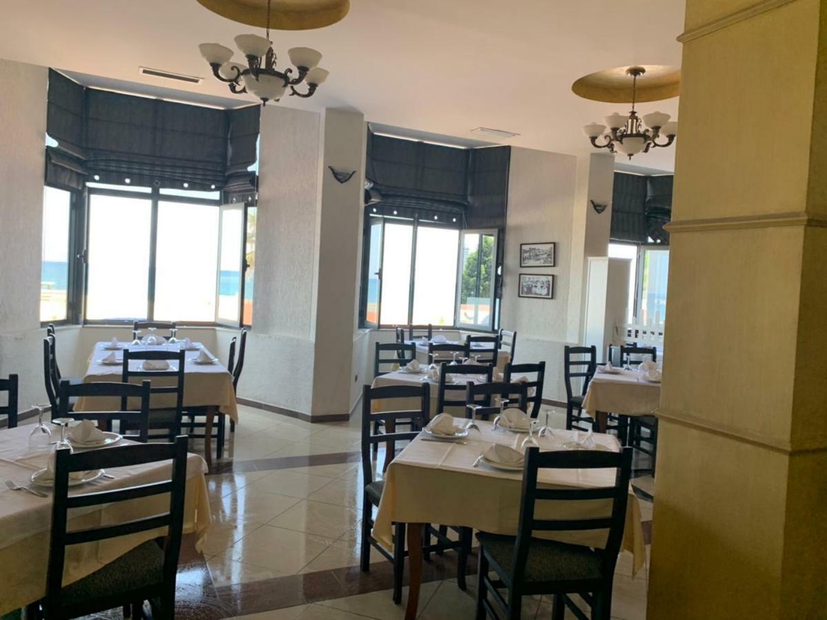 דורס Hotel Ferrara מראה חיצוני תמונה