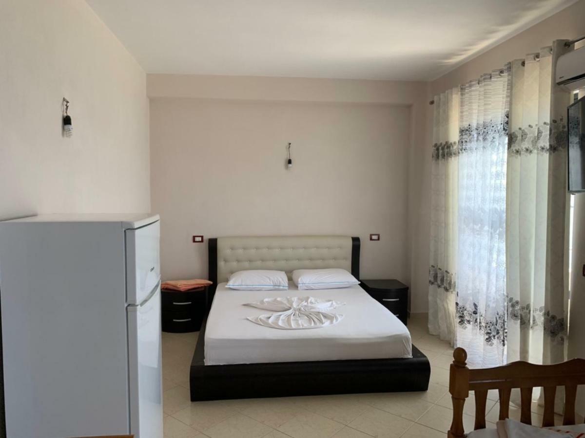 דורס Hotel Ferrara מראה חיצוני תמונה