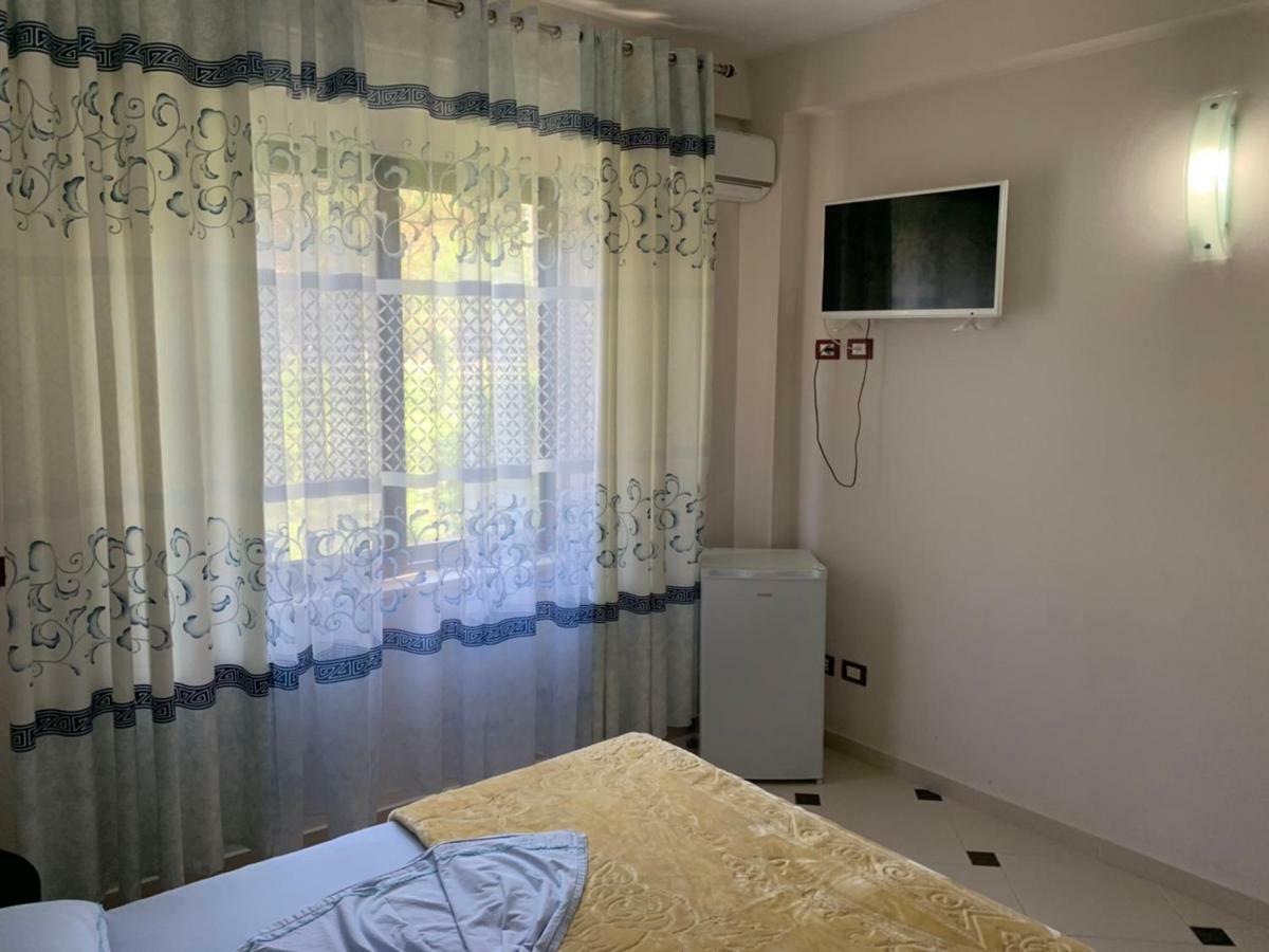דורס Hotel Ferrara מראה חיצוני תמונה