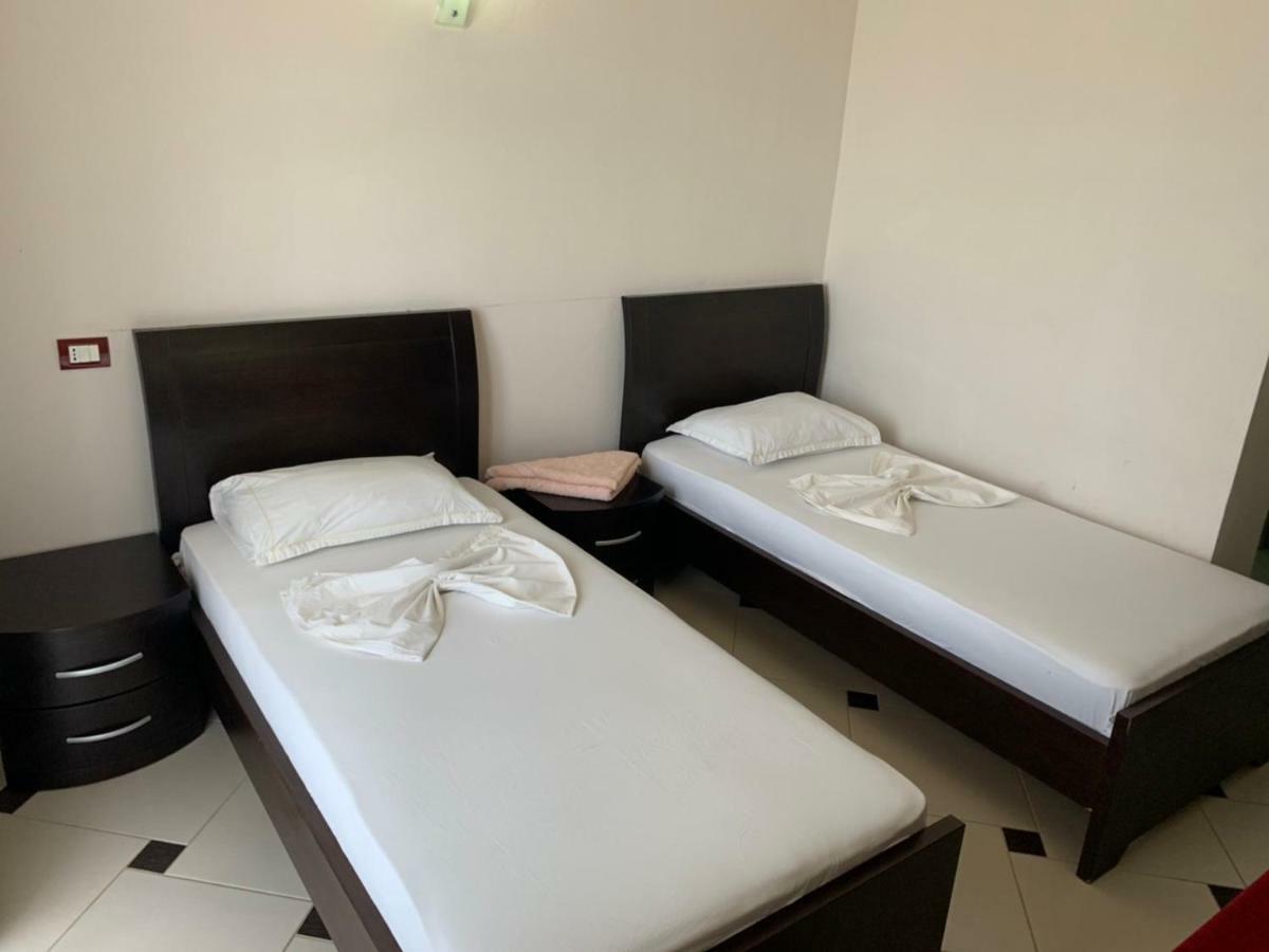 דורס Hotel Ferrara מראה חיצוני תמונה