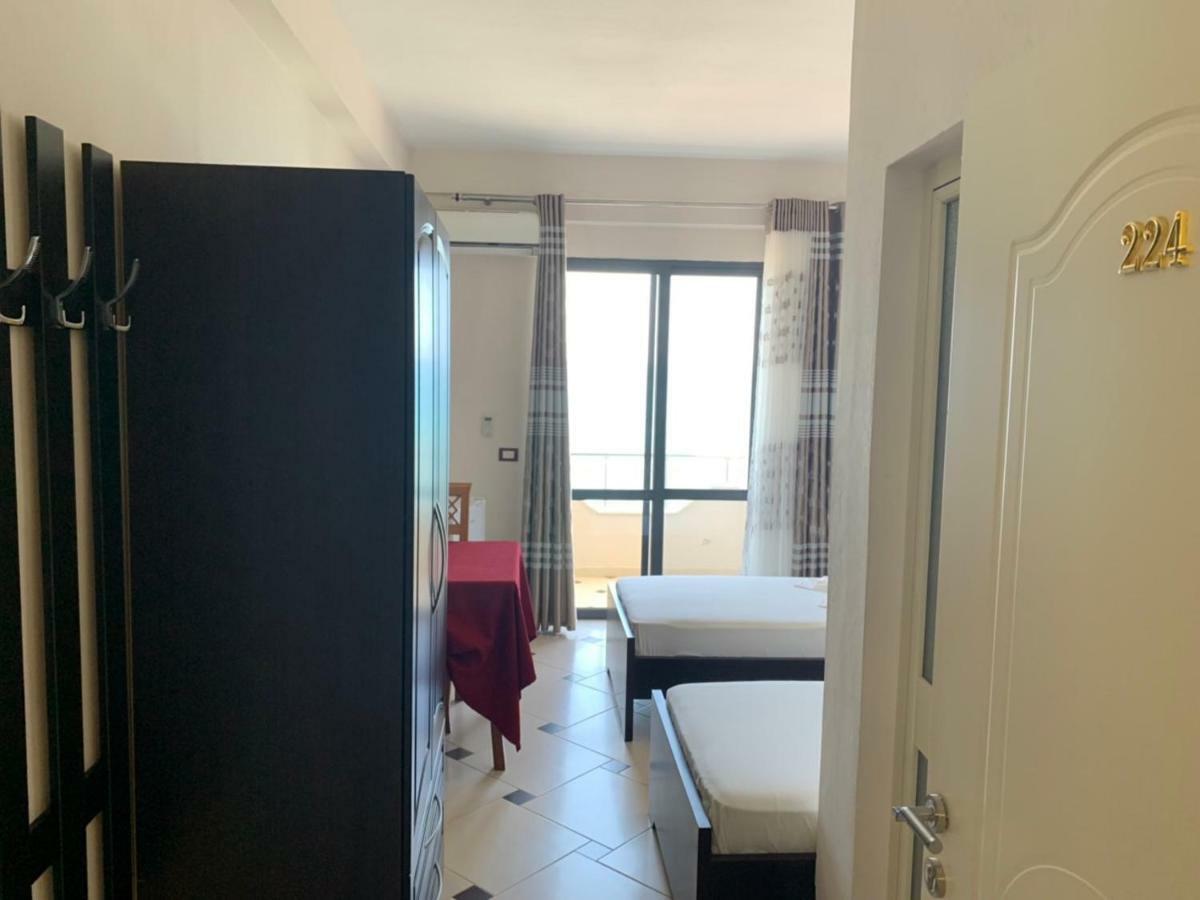 דורס Hotel Ferrara מראה חיצוני תמונה