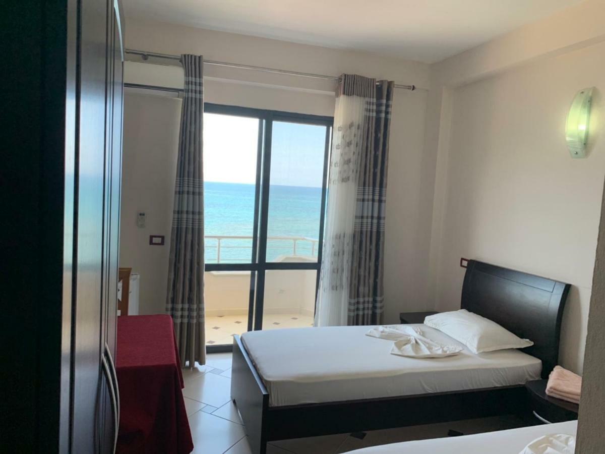 דורס Hotel Ferrara מראה חיצוני תמונה