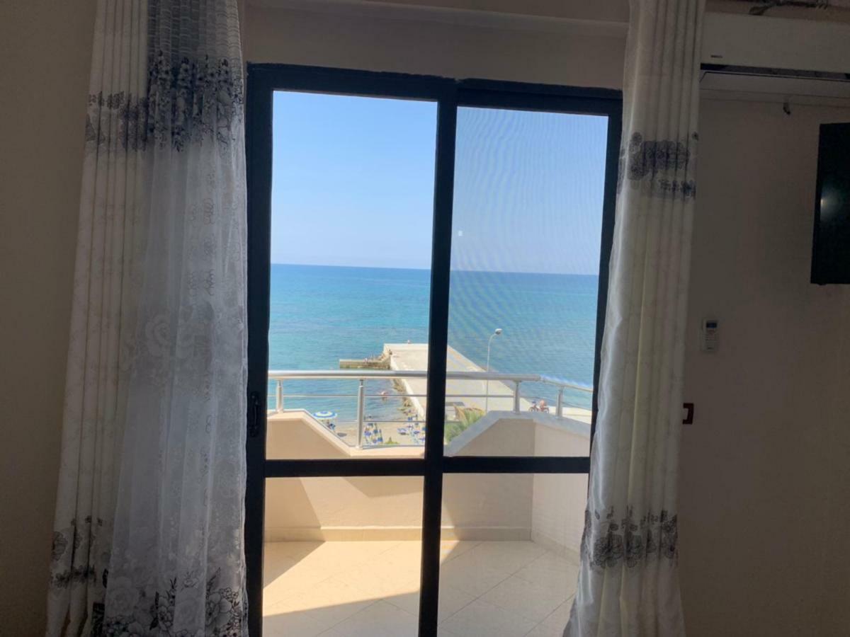 דורס Hotel Ferrara מראה חיצוני תמונה